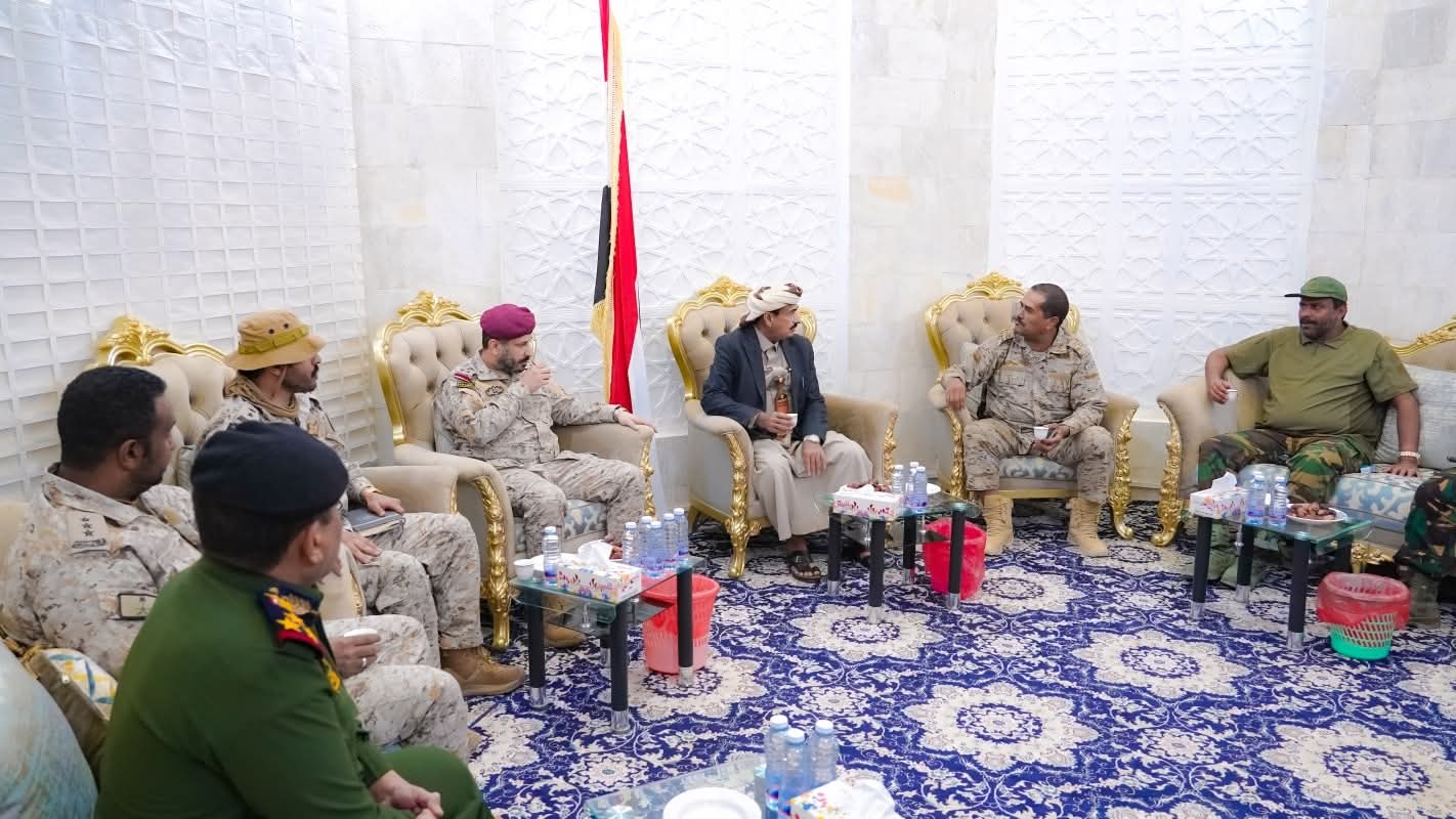 محافظ شبوة يستقبل وفداً عسكرياً سعودياً لتعزيز التنسيق الأمني