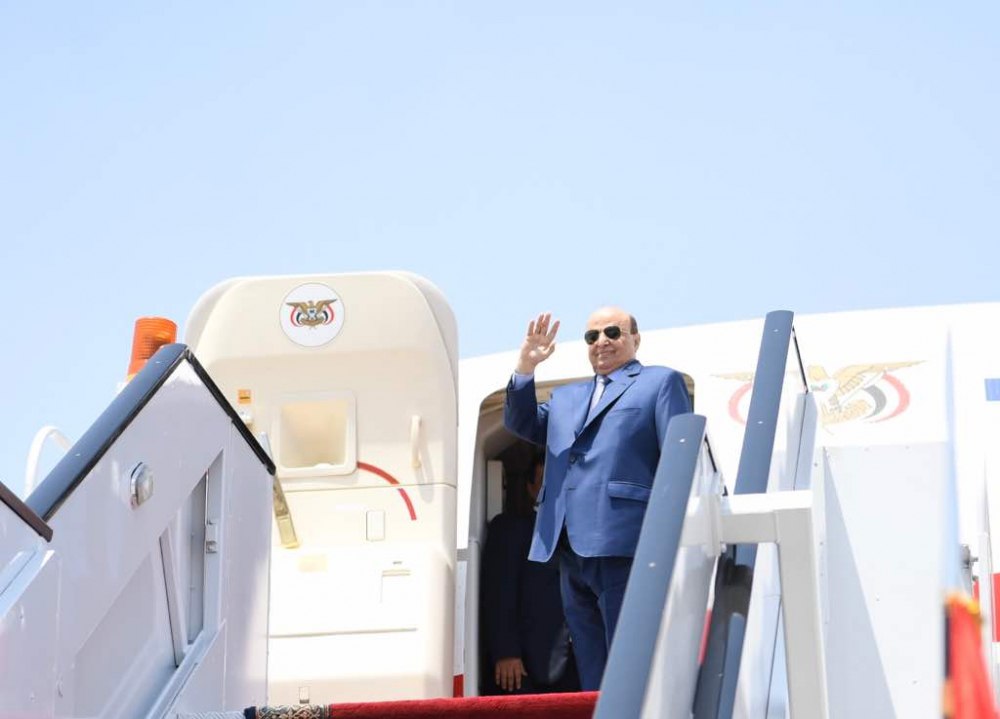 بعد حضور الجلسة الأولى لمجلس النواب.. الرئيس "هادي" ونائبه يعودان إلى مقر إقامتهما بالرياض
