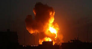 عاجل: دوي  انفجارات عنيفة تهز الضواحي الشمالية للعاصمة صنعاء، مع تحليق مستمر للطيران الحربي