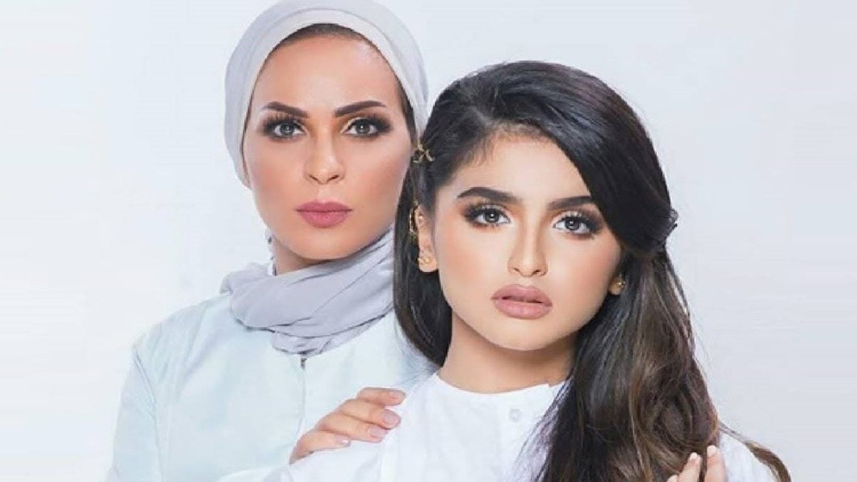 شاهد بالفيديو.. والدة حلا الترك تبكي وتطلب وساطة هذه الفنانة للصلح مع ابنتها