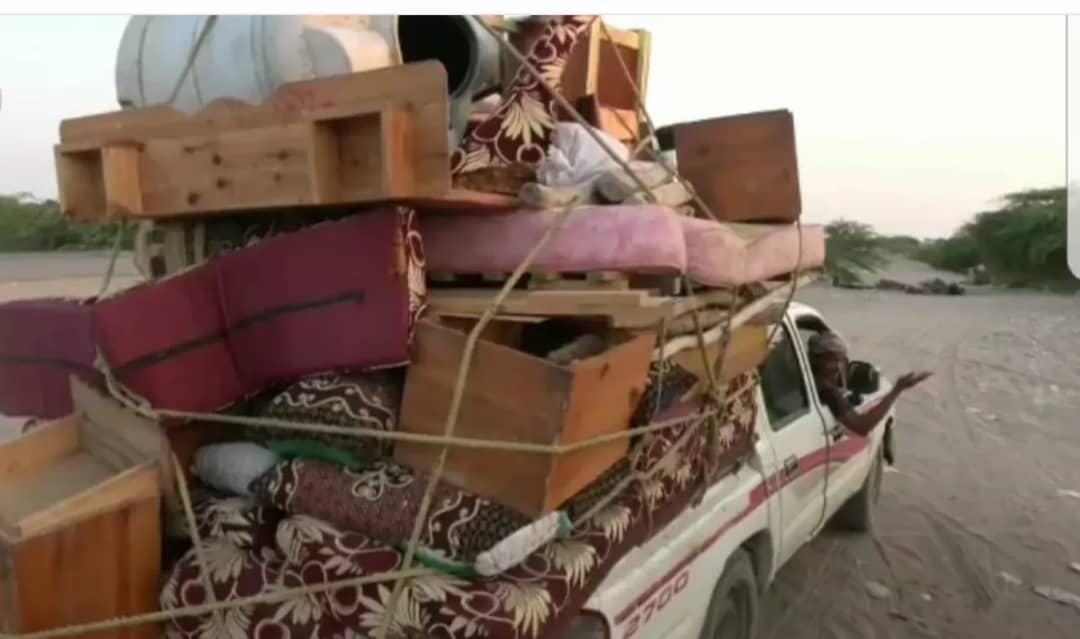 موجة نزوح جديدة لسكان أحد الأحياء في الحديدة جراء قصف الحوثيين