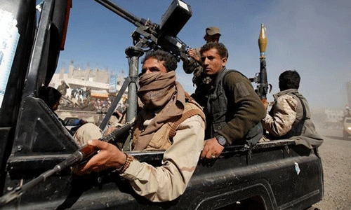 الحوثيون يقصفون بمختلف الاسلحة الثقيلة والخفيفة على مواقع ألوية العمالقة بالحديدة