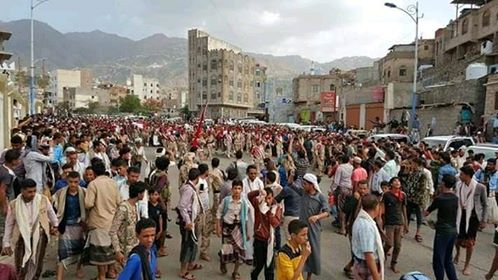 تشيع مهيب لعدد من شهداء الجيش الوطني بتعز