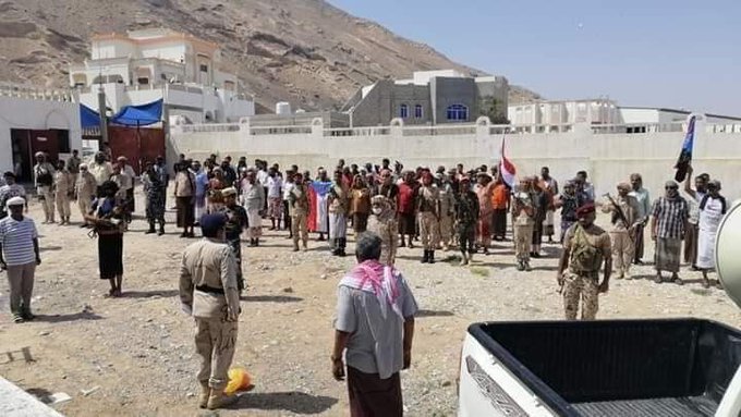 إغلاق موقع عسكري في حضرموت " حشد فيه الانتقالي" ضد الشرعية
