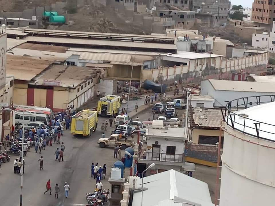 انفجار بمصنع الغويزي للأسماك بالمكلا بالقرب من منشآت "خلف" النفطية