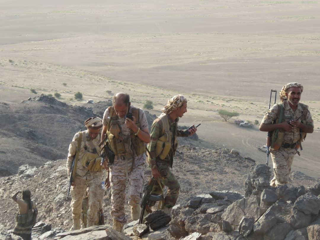 قوات الجيش تباغت مليشيا الحوثي في بير المرازيق وتقتحم  سلسلة جبال دحيظة شرقي مدينة الحزم
