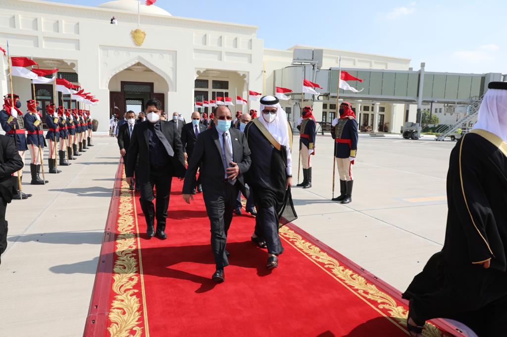  الفريق محسن يصل البحرين