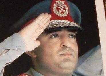 شاهد.. صورة نادرة للرئيس الشهيد إبراهيم الحمدي التقطت يوم زفافه