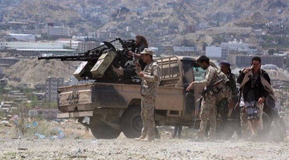 الجيش الوطني يدك مواقع وتجمعات للحوثيين بالمدفعية غرب تعز