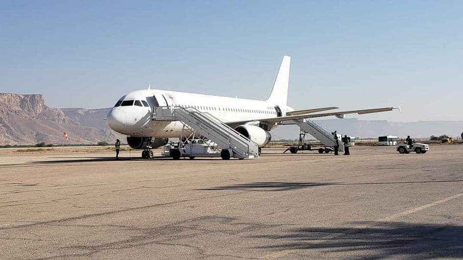 طائرة تابعة للصليب الاحمر تصل إلى حضرموت لنقل أسرى ميليشيا الحوثي