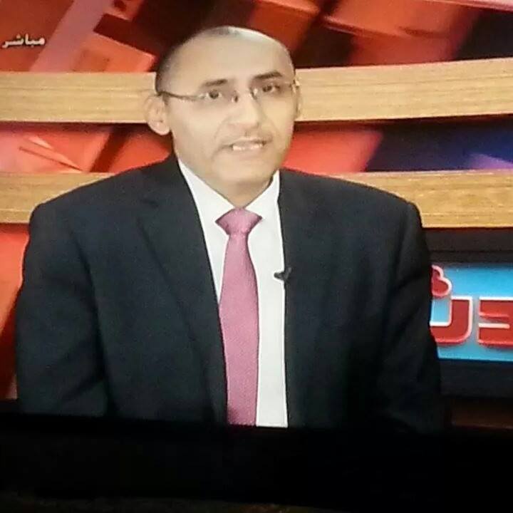 كاتب موال للحوثيين يسخر من إعلانهم عن الإصابات والتعافي بكورونا 