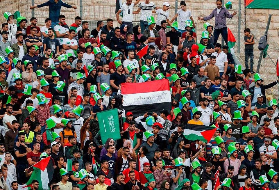  اعتقال يمني رفع علم بلاده في مباراة كروية بفلسطين