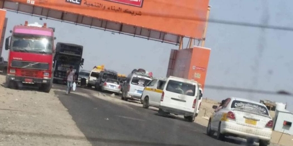 قوات الانتقالي في لحج تحتجز وتعتدي على عُمال من محافظات شمالية
