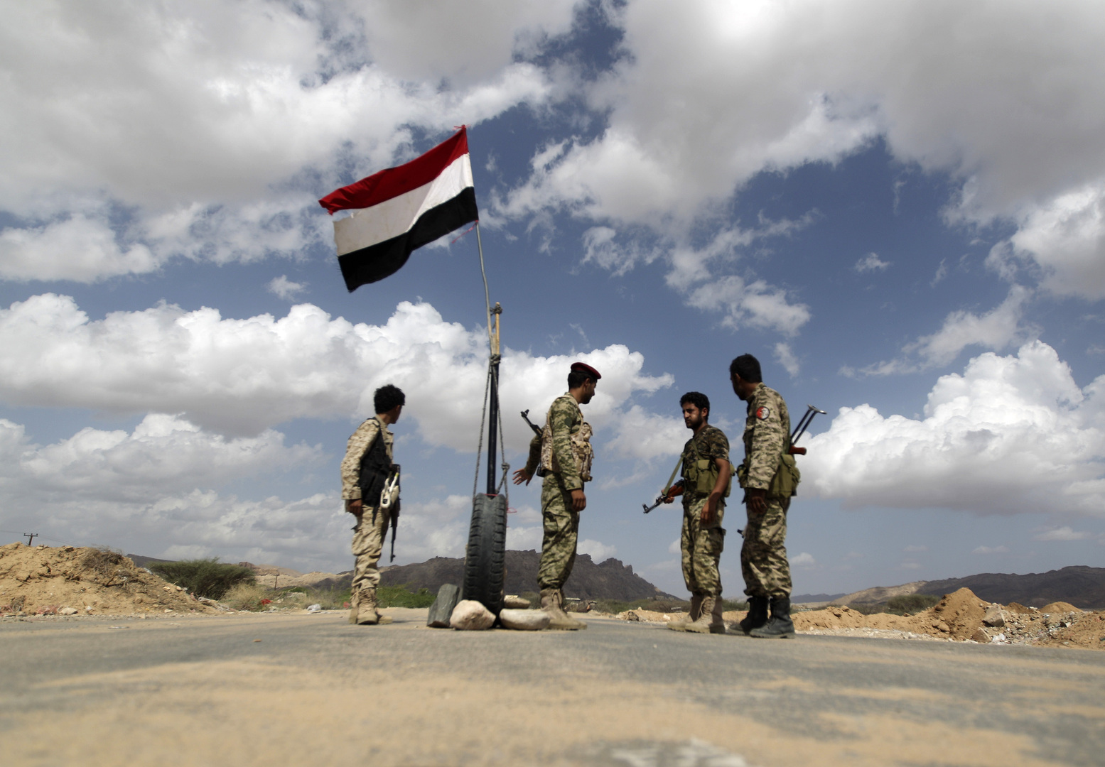 سقوط قتلى وجرحى بتجدد المواجهات العنيفة بين قوات الشرعية والانتقالي في أبين‎
