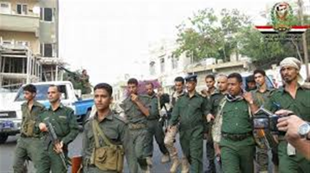 شرطة تعز تحقق مع قائد طقم وجندي أَساءَ استخدام السلطة 