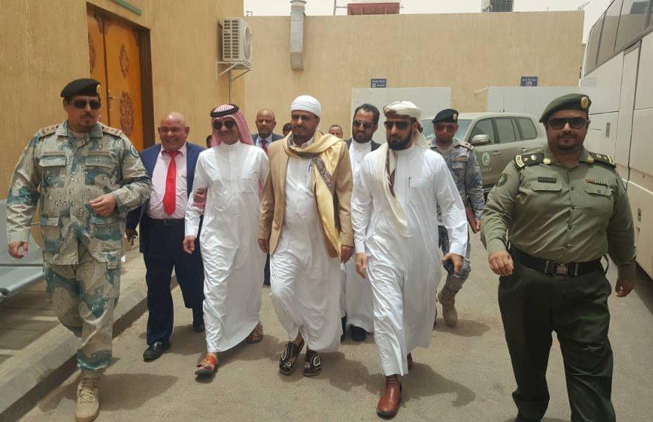 وزير الأوقاف يطلع على سير الاستعدادات لتفويج الحجاج اليمنيين في منفذ الوديعة