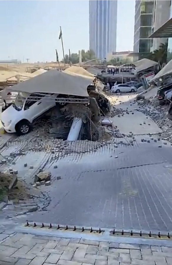 انهيار مخيف لأرضية برج تجاري في السعودية (شاهد الصور)