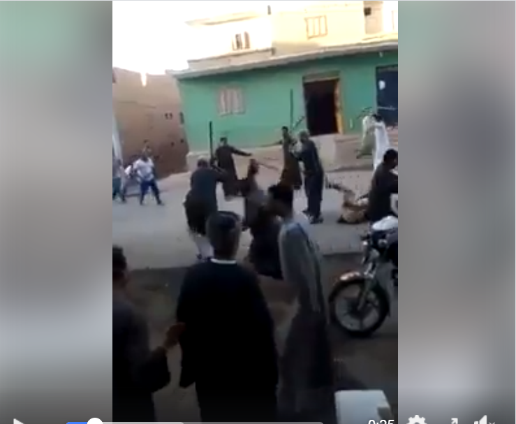 قبل الإفطار ..شاهد عراك بين عائلتين في مصر يقتل ويصيب 9 مواطنين "فيديو"