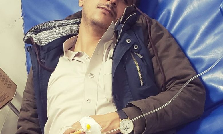 نقل الصحفي المحرر “هشام اليوسفي” إلى أحد مستشفيات مأرب بعد تدهور صحته