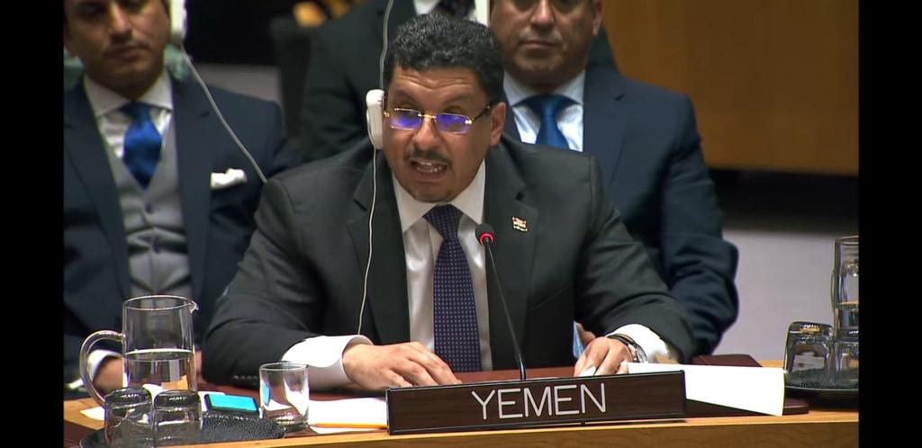  السيرة الذاتية لوزير الخارجية الدكتور  أحمد عوض بن مبارك