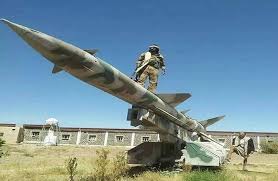 الحوثيون ينقلون صواريخ ومعدات قتالية ثقيلة ونوعية إلى مدينة الحديدة 