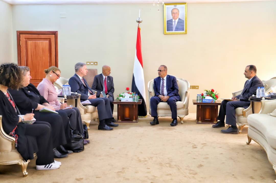 وزير الداخلية يؤكد أهمية تعزيز مجالات التعاون الأمني المشترك بين اليمن وواشنطن