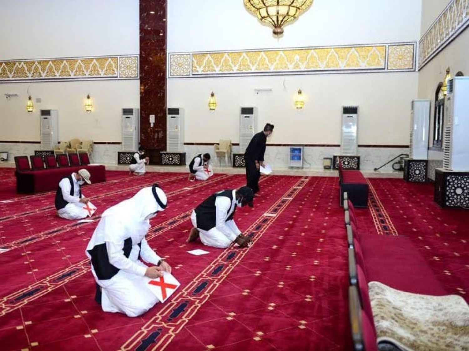 السعودية ... إعلان موعد فتح مساجد مكة أمام المصلين 