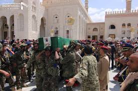 الحوثيون يشيعون 14 من عناصرهم بينهم قياديان برتبة عميد