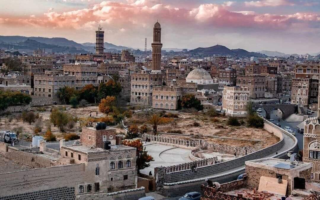 مليشيات الحوثي تنشر أسماء مئات المعلمين تمهيدا لفصلهم من وظائفهم 
