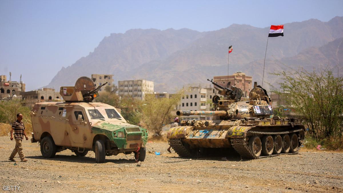 الجيش الوطني يستهدف بالمدفعية مواقع وتجمعات للحوثيين غربي تعز