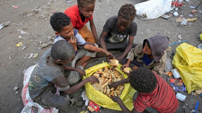 مركز الملك سلمان : سبق وطالبنا منظمات الأمم المتحدة بالتصدي لنهب ميليشيا الحوثي للمساعدات