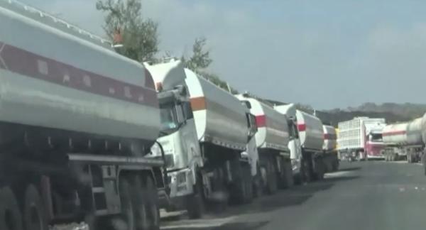 مليشيا الحوثي تحتجز عشرات القاطرات النفطية بالمدخل الغربي لصنعاء