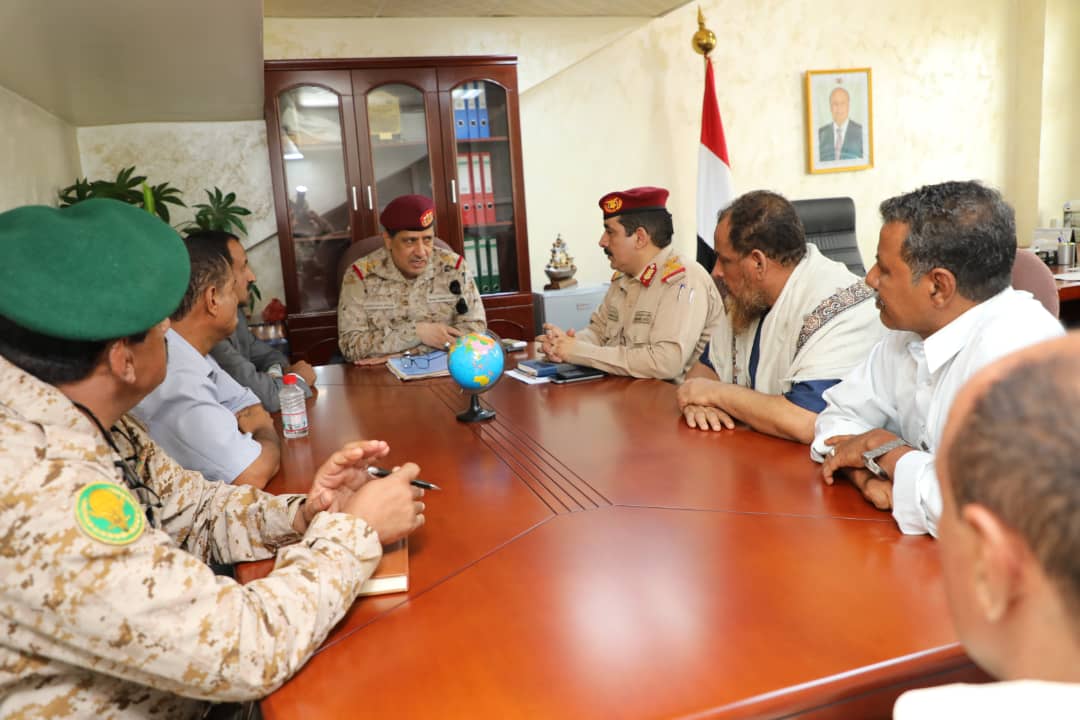رئيس الاركان يوجه بتشكيل لجنة لمعالجة ملفات الشهداء والجرحى في عدن