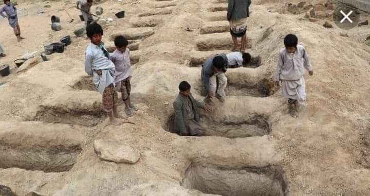 اطفال المقابر ، مليشيات الحوثي تجهز قبور صغيرة للأطفال الذين استقطبتهم للمراكز الصيفية