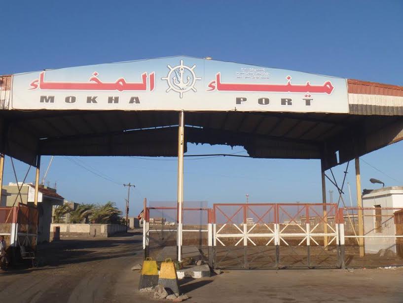 ميناء المخا يستقبل سفينة أسلحة إماراتية تم توزيع شحنتها بين الانتقالي والحوثيين