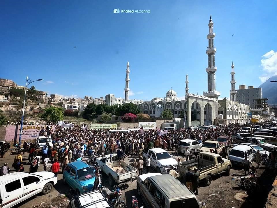 تشييع مهيب لعدد من شهداء الجيش الوطني في تعز
