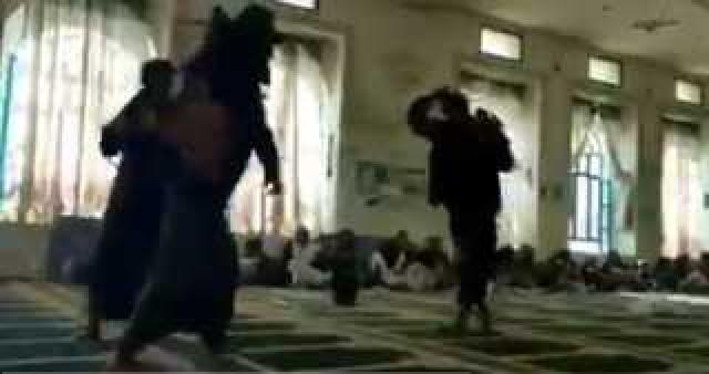 لأول مرة .. قيادي حوثي كبير يعترف بتحويلهم المساجد للبرع والرقص 
