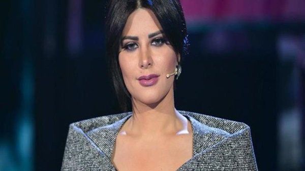 شاهد.. فنانة كويتية : عار علينا أن يرفرف علم الإمارات في سقطرى اليمنية وتركوا جزرهم يرفرف فيها علم إيران(فيديو)