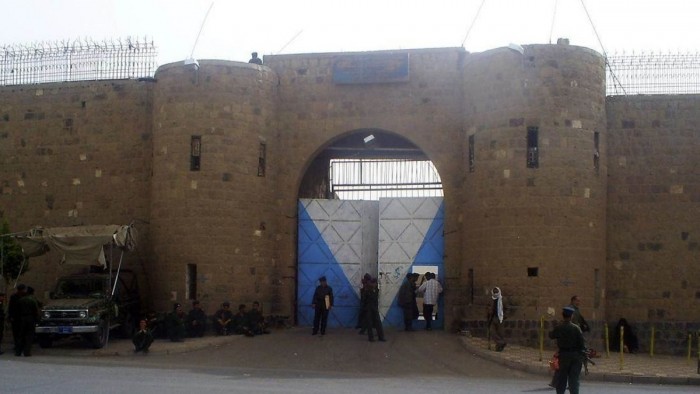  جرعات مخدرات عالية في معتقلات حوثية تقود سجينات بصنعاء إلى الانتحار