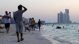 مسئول اماراتي : سنغير الخطاب الديني والمناهج التعليمية حتى يشعر الاسرائيلي بالطمأنينة