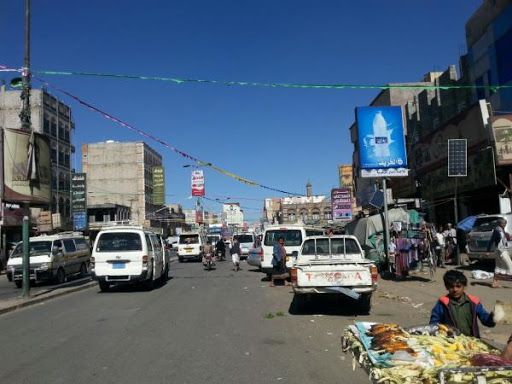 اعتداء حوثي على سائق دراجة نارية وبائع آيسكريم