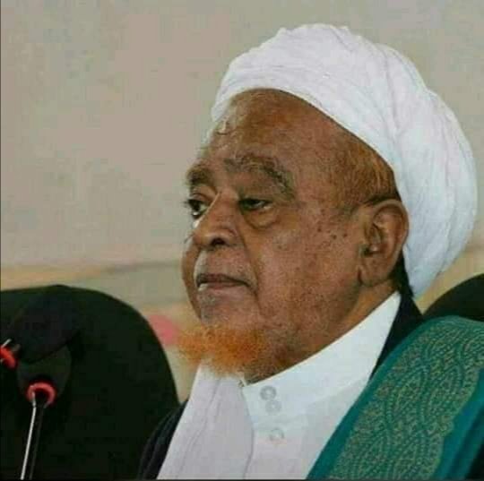 الموت يغيب أحد رجال الدين في اليمن.. وجماعة الحوثي ونجل صالح يرثيانه