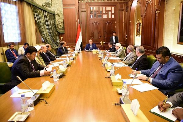 أنباء عن اجتماع مرتقب للرئيس هادي مع مستشاريه