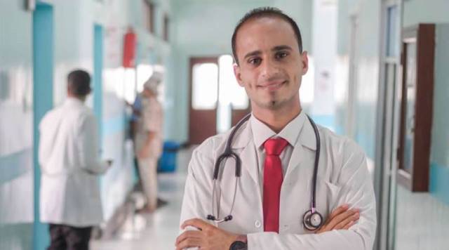 من هو الدكتور اليمني الذي أصيب بكورونا ثم عاد إلى عمله بعد أن تماثل للشفاء؟