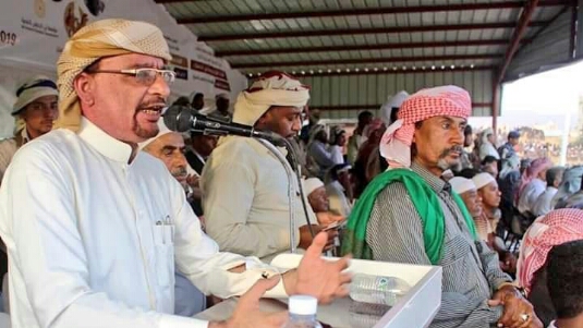 رسالة تحذير شديدة اللهجة من مسئول بارز الى عيدروس الزبيدي