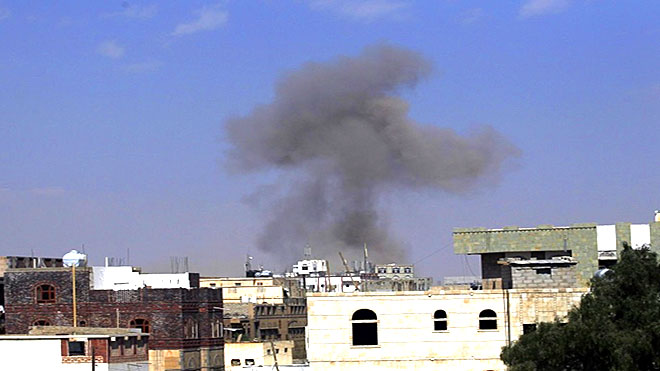 مليشيا الحوثي تجدد قصفها العشوائي على أحياء سكنية في حيس جنوبي الحديدة