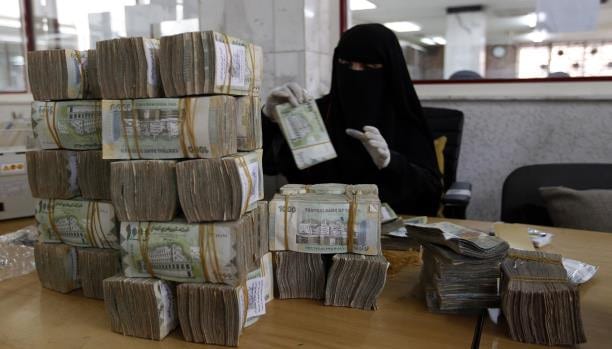  الريال يفقد مكاسبه في عدن وصنعاء