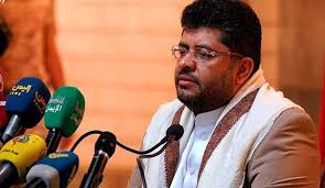قيادي حوثي يعلق على إعلان التحالف تمديد الهدنة 