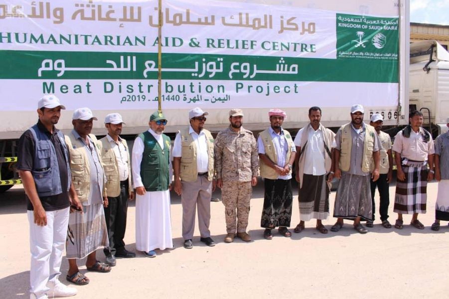 مركز الملك سلمان للإغاثة يدشن توزيع اللحوم على 32 ألف أسرة بمحافظة المهرة