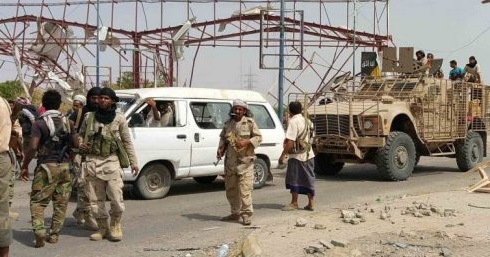 بعد ساعات من حصاره من قبل قوات الانتقالي.. اللواء 17 مشاه بلحج يصدر بيان عاجل ويكشف حقيقة سقوطه بيدهم
